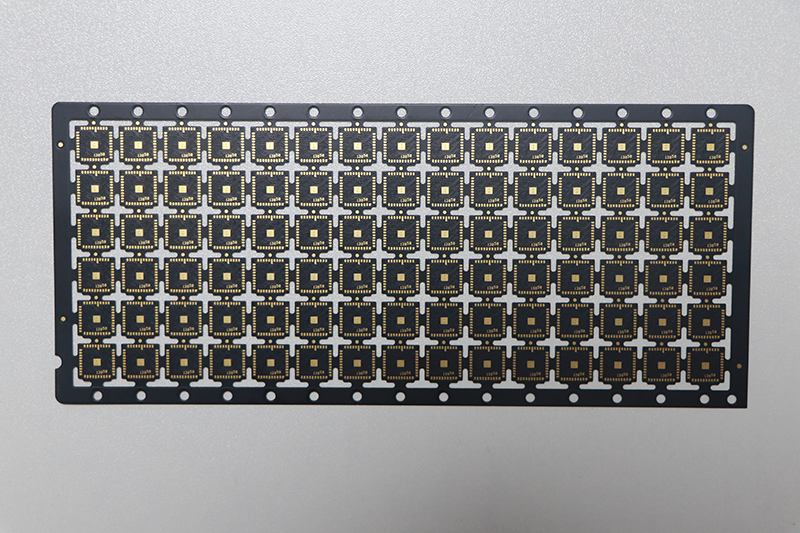 4-layer black core BT material, finished product 0.33mm plate thickness2.png